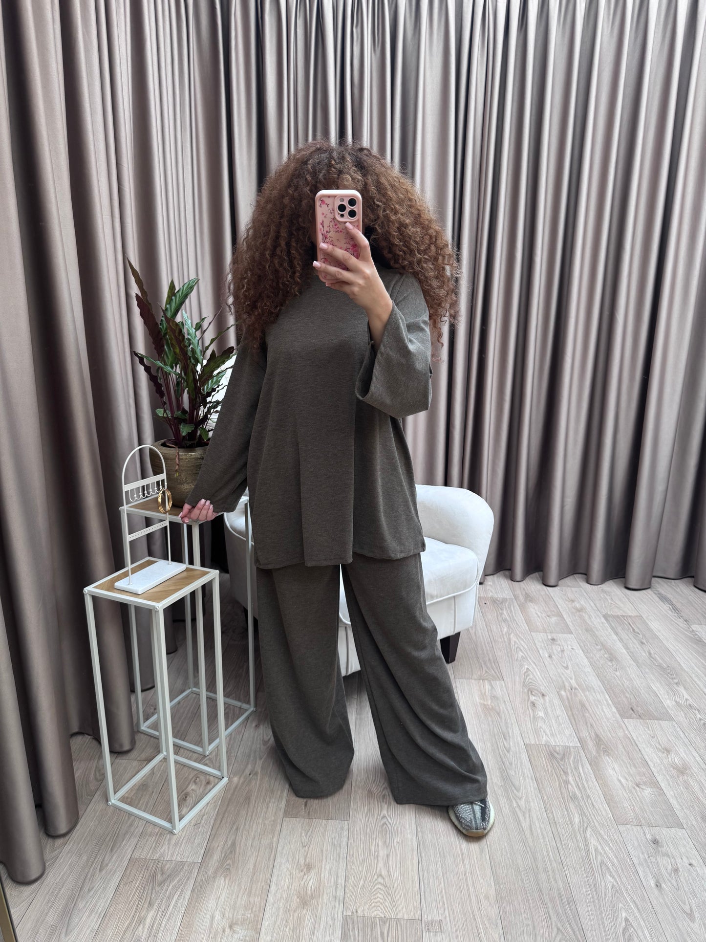Yousra lounge set taupe