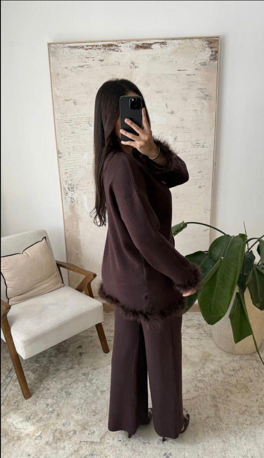 Raina Brown set