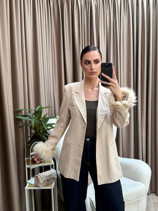 Naira blazer