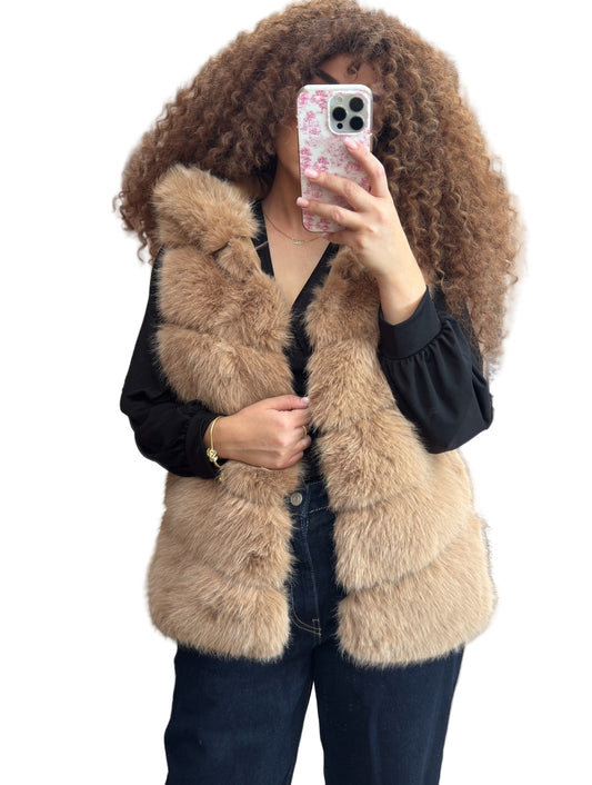 Stormi faux fur short beige