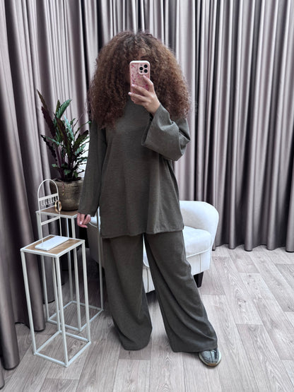 Yousra lounge set taupe