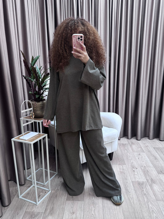 Yousra lounge set taupe