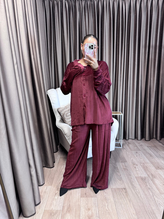 Cake velvet bordeaux red