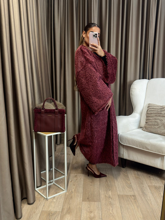 Mediana Fluffy red mantel