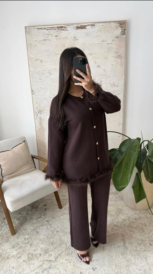 Raina Brown set